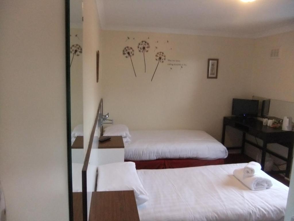 The Kinross Salutation Hotel Room photo